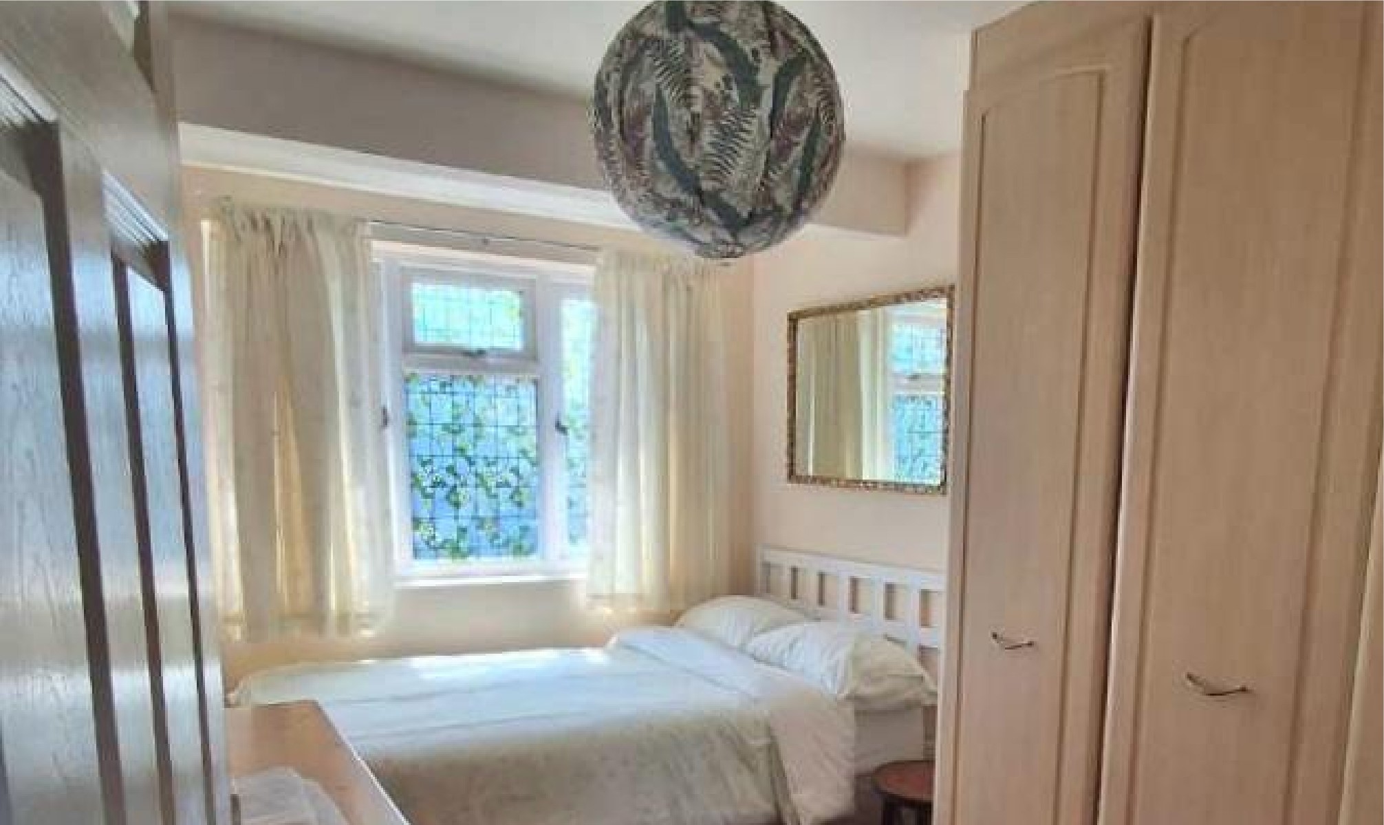 Host02 Bed room